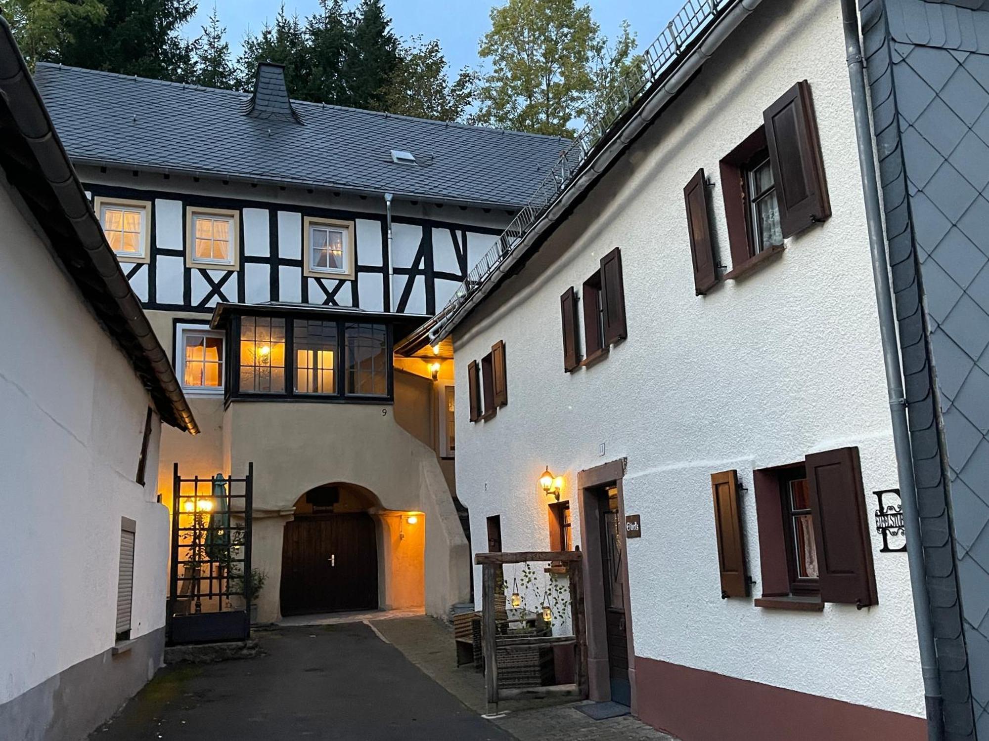 Ferienhaus Eifelstuben Mit Charme - Bauernstube Vulkaneifel - Naehe See Und Burgruine Ulmen Exterior photo