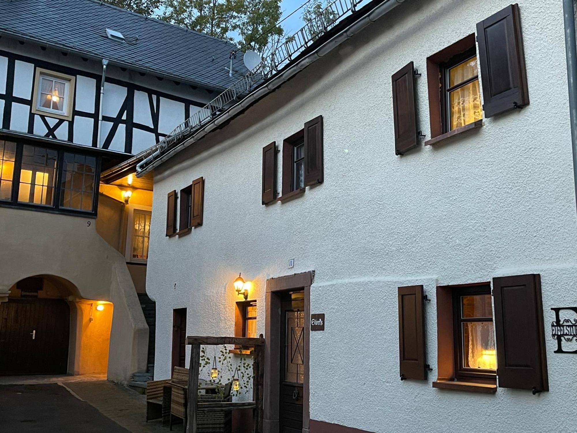 Ferienhaus Eifelstuben Mit Charme - Bauernstube Vulkaneifel - Naehe See Und Burgruine Ulmen Exterior photo